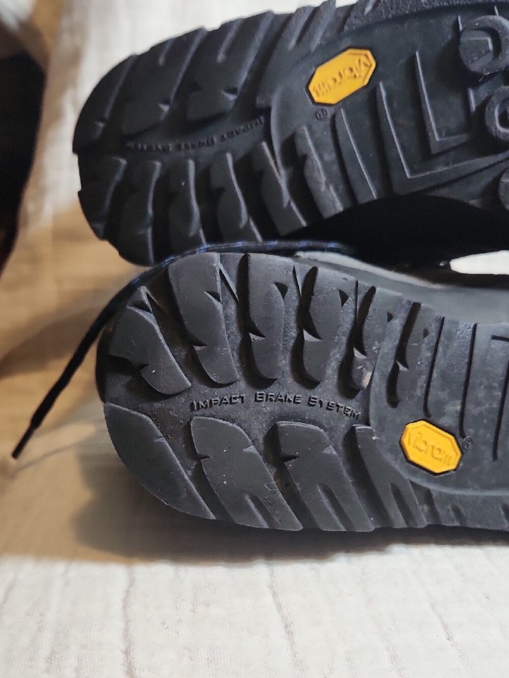 La Sportiva Men’s Gray and Black Approach Shoes - Picture 7 of 10